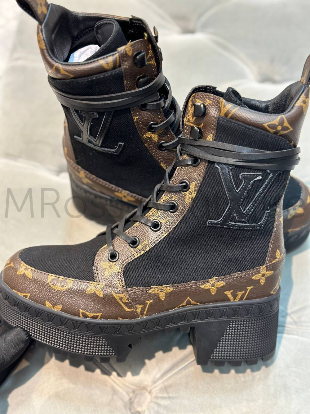 Демисезонные женские ботинки Louis Vuitton desert boot Monogram