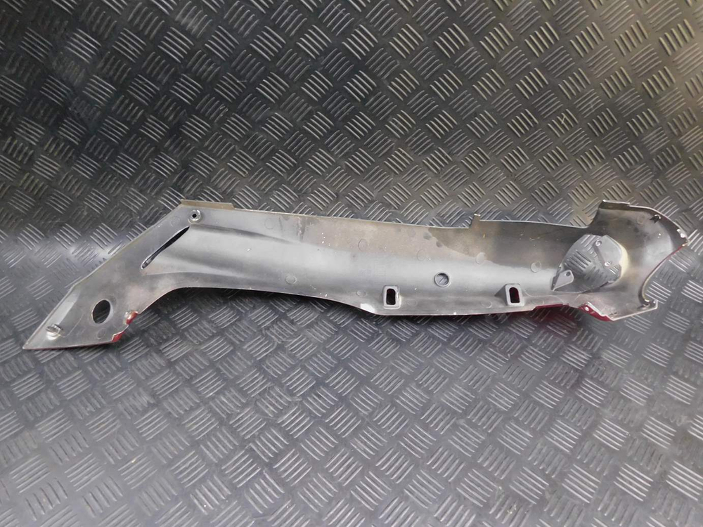 Пластик задний левый Kawasaki ZZR 400 98 053096