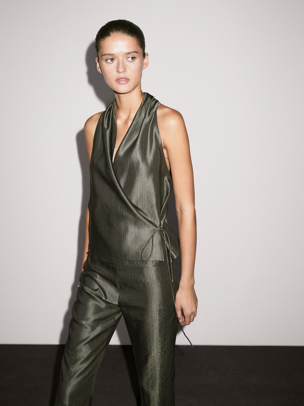 Massimo Dutti Расклешенные жаккардовые брюки со средней посадкой, темно-зеленый