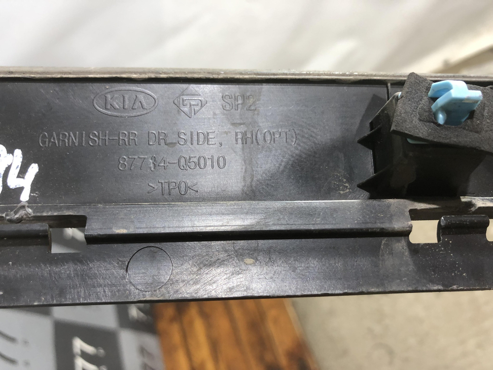 Накладка двери задней правой Kia Seltos 19-нв Б/У Оригинал 87734Q5010