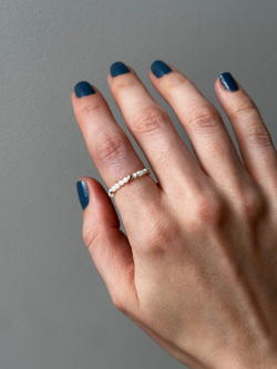 кольцо из белого перламутра