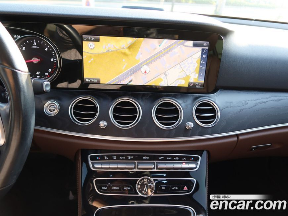Mercedes-Benz E-Class W213 E220d Avangarde (10.2019)