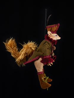 Елочная игрушка Белка Робин Гуд 18х25см ChristmasDeLuxe коричневая