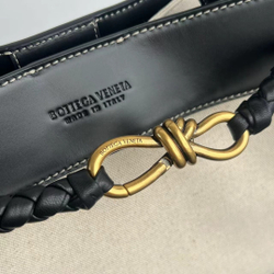 Bottega Veneta Medium Andiamo 32 cm