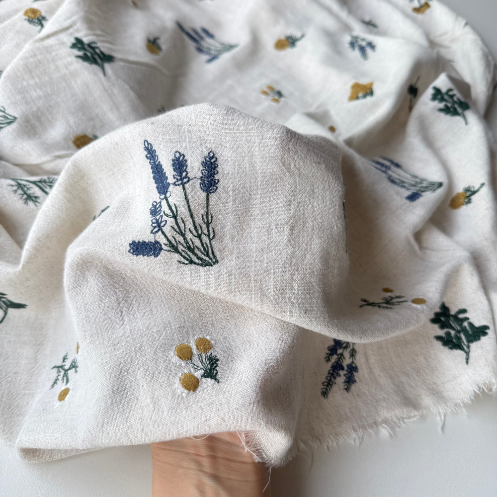 Полулен (лен+вискоза) с вышивкой на натуральном фоне