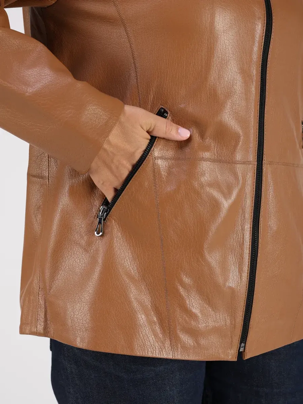 Кожаная куртка демисезонная с капюшоном оверсайз