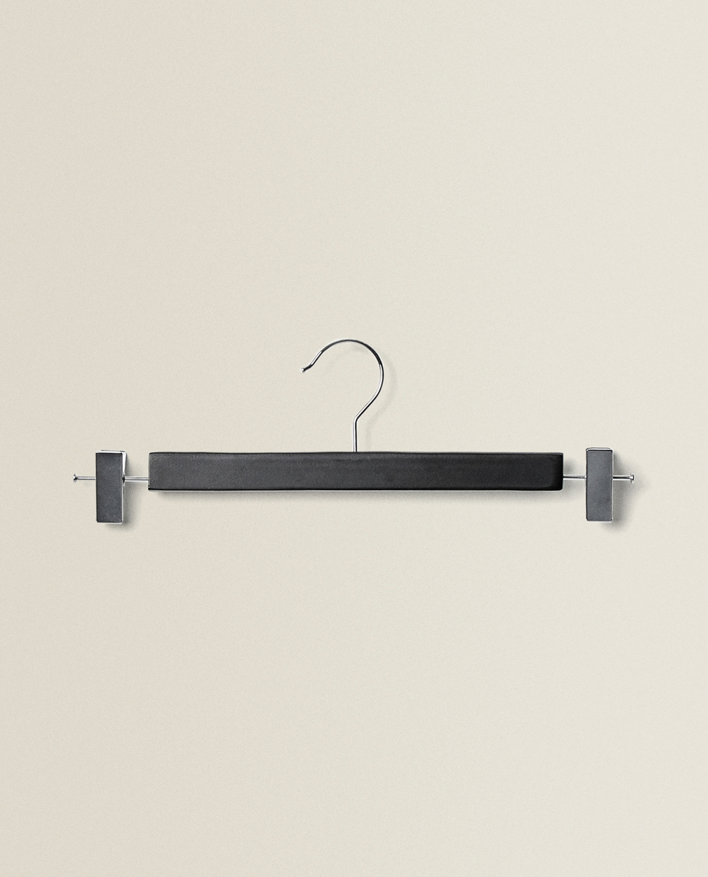 ZARA HOME ЛАКИРОВАННАЯ ДЕРЕВЯННАЯ ВЕШАЛКА С ЗАЖИМАМИ (НАБОР ИЗ 3 ШТ.), ЧЕРНЫЙ