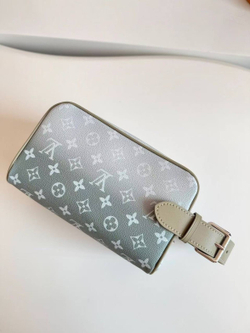 Несессер Louis Vuitton Dopp Kit