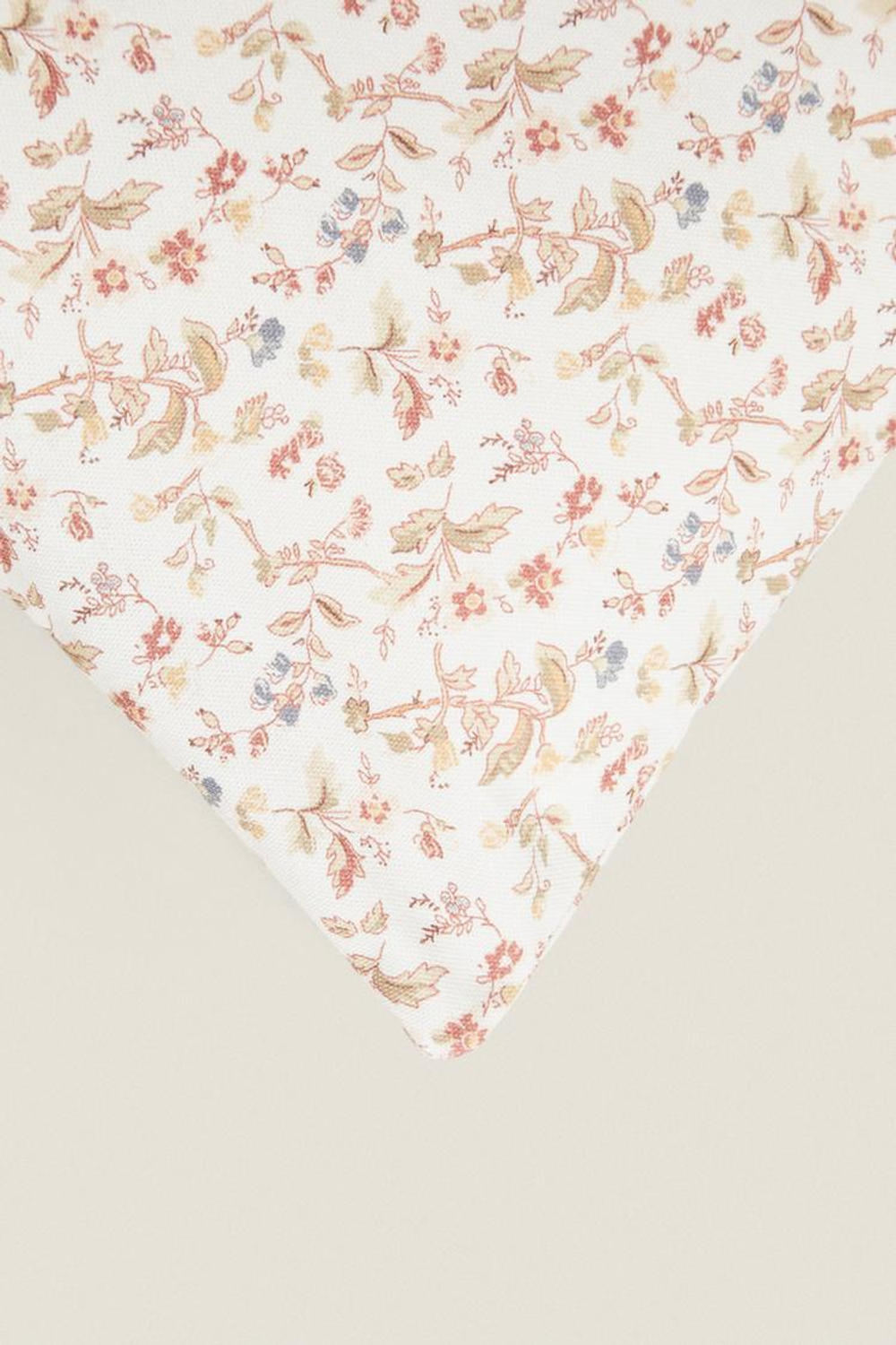 ZARA HOME ХЛОПКОВЫЙ ЧЕХОЛ ДЛЯ ДЕКОРАТИВНОЙ ПОДУШКИ С ЦВЕТОЧНЫМ УЗОРОМ, ЭКРЮ