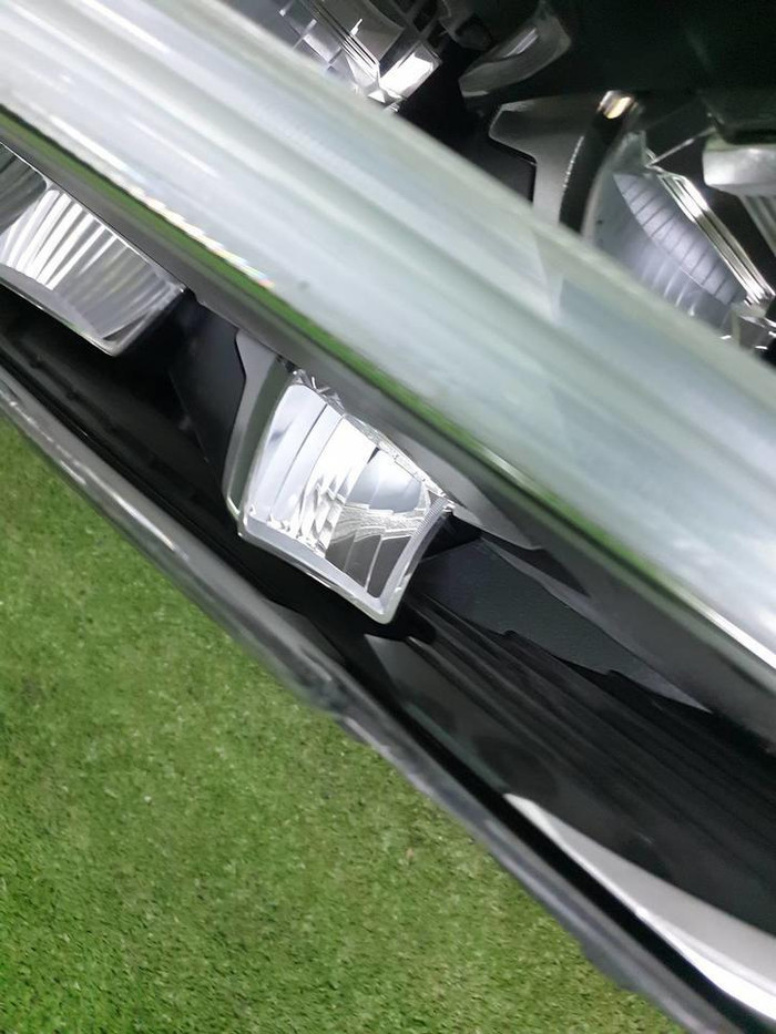 Битая Фара левая Volvo XC60 2 (2017-2021) LED