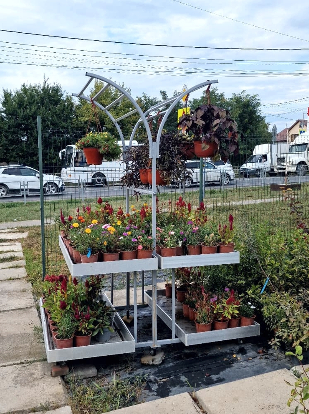 Стойка 2-х ярусная 1331*2124*2050-2250, с аркой под кашпо