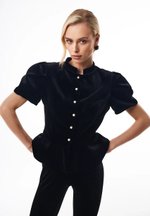 Жакет из бархата с жемчужными пуговицами