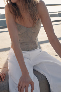 ZARA БОДИ С КОНТРАСТНЫМ КРУЖЕВОМ, СЕРО-СИНИЙ