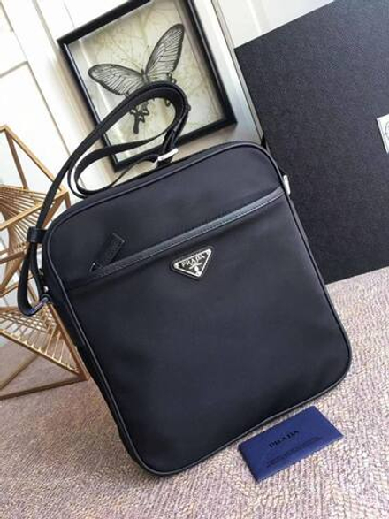 Сумка-мессенжер Prada