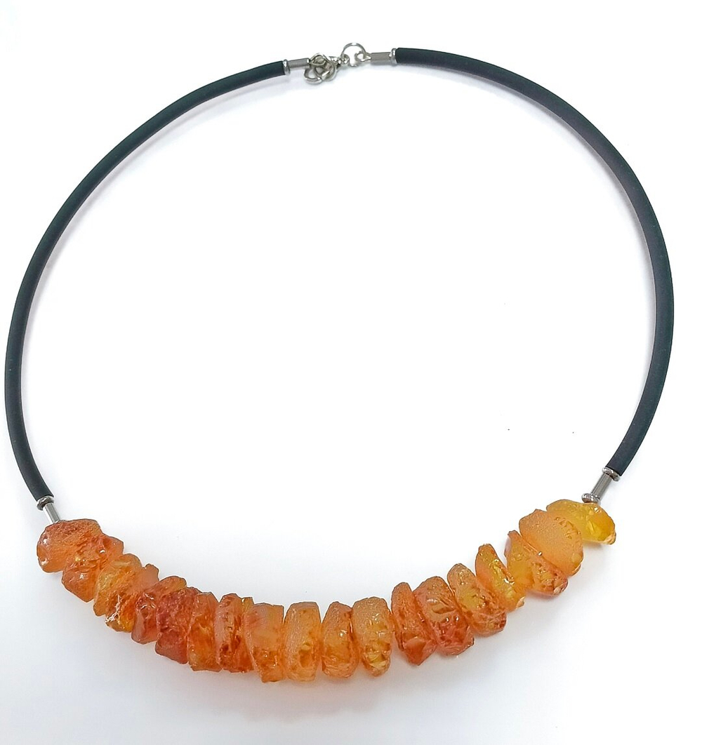 Чокер с янтарем