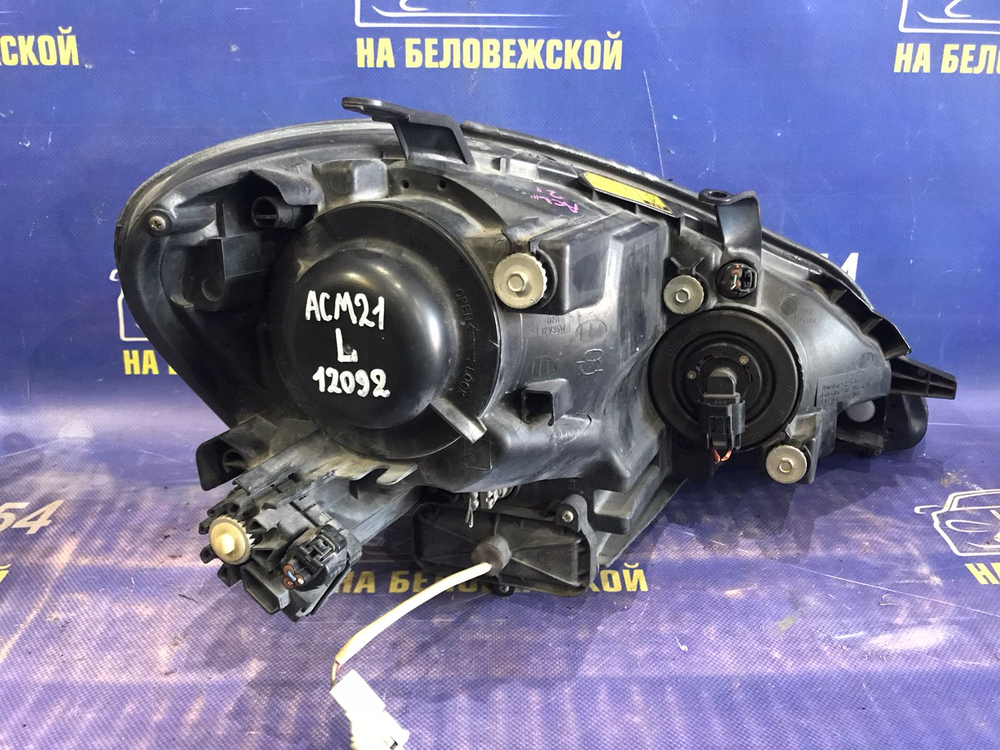 Фара передняя левая TOYOTA IPSUM 2001-2003