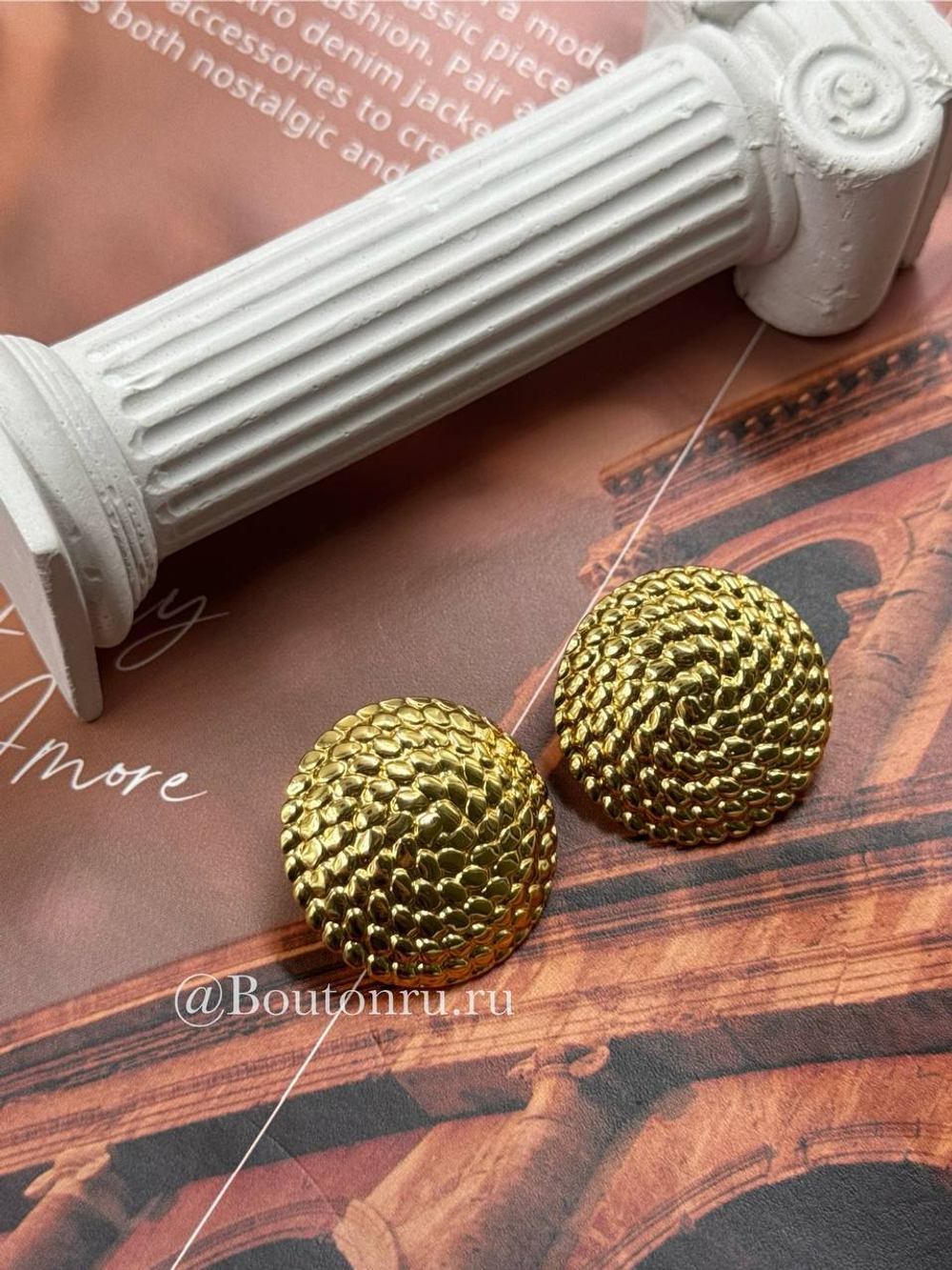 Серьги золотистые круглые рельефные