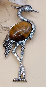 Брошь" Цапля" из цинкового сплава с натуральным камнем из лазурита.