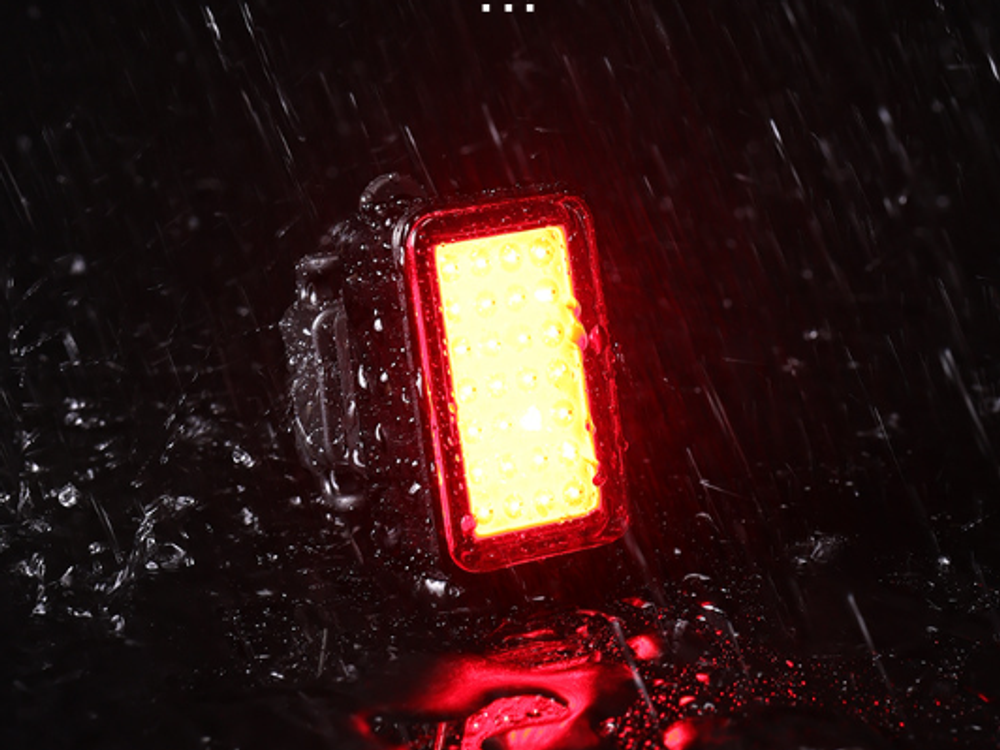 Задний стоп YIQUAN BK820 СОВ 28 LED