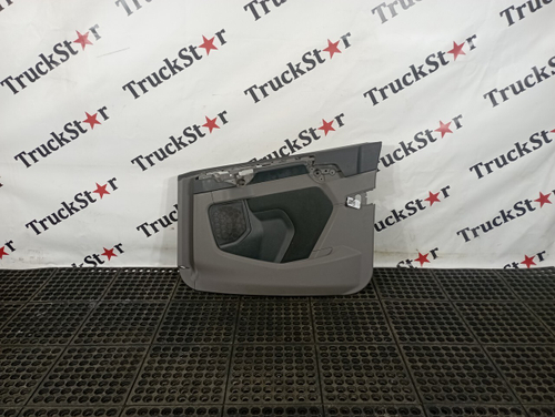 Обшивка двери правой 2020 г.