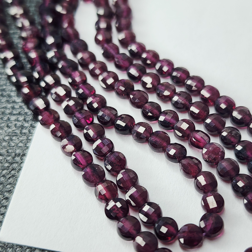 Гранат Родолит, таблетка, огранка, р-р 3.9×2.6мм, цена за нить 19 см