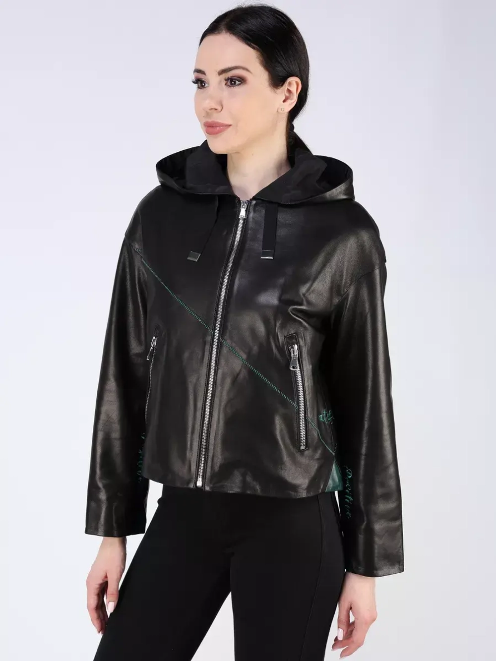 Кожаная куртка демисезонная с капюшоном