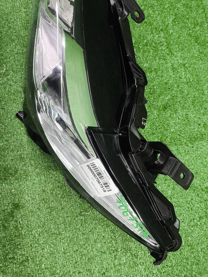 Фара левая Toyota Camry XV70 (2017-2021) LED