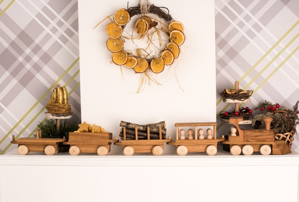 Большой паровозный состав с 4 вагонами, Леснушки