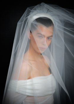 Фата белая на ободке