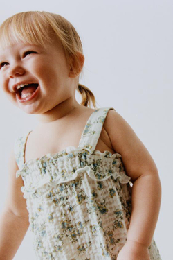 ZARA ДЛИННЫЙ КОМБИНЕЗОН ИЗ РЕЛЬЕФНОЙ ТКАНИ С ЦВЕТОЧНЫМ ПРИНТОМ, БЕЛЫЙ