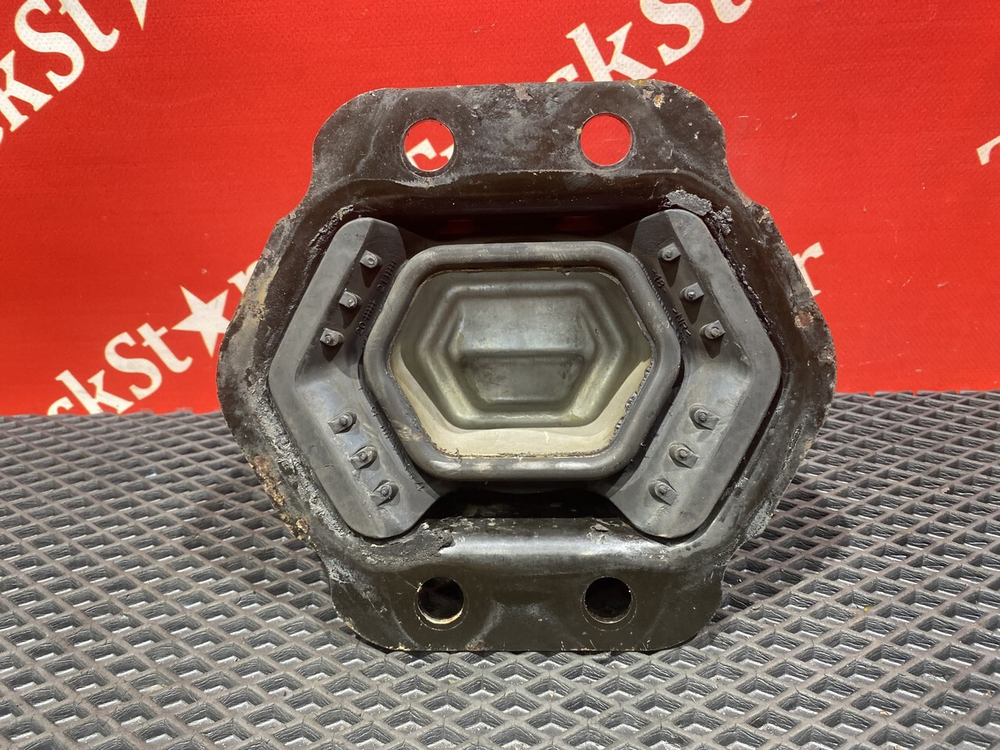 Подушка двигателя задняя 2018г