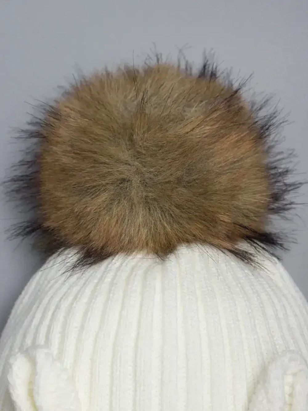 Шапка зимняя с помпоном и ушками для девочки