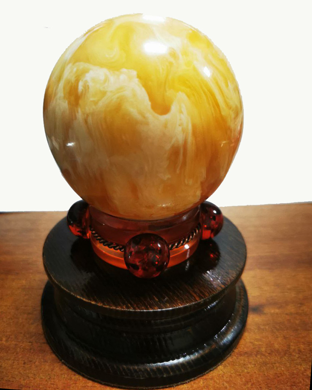 Часы "Шар" янтарь