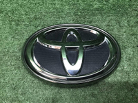 Эмблема решетки радиатора Toyota Fortuner 2 15-нв