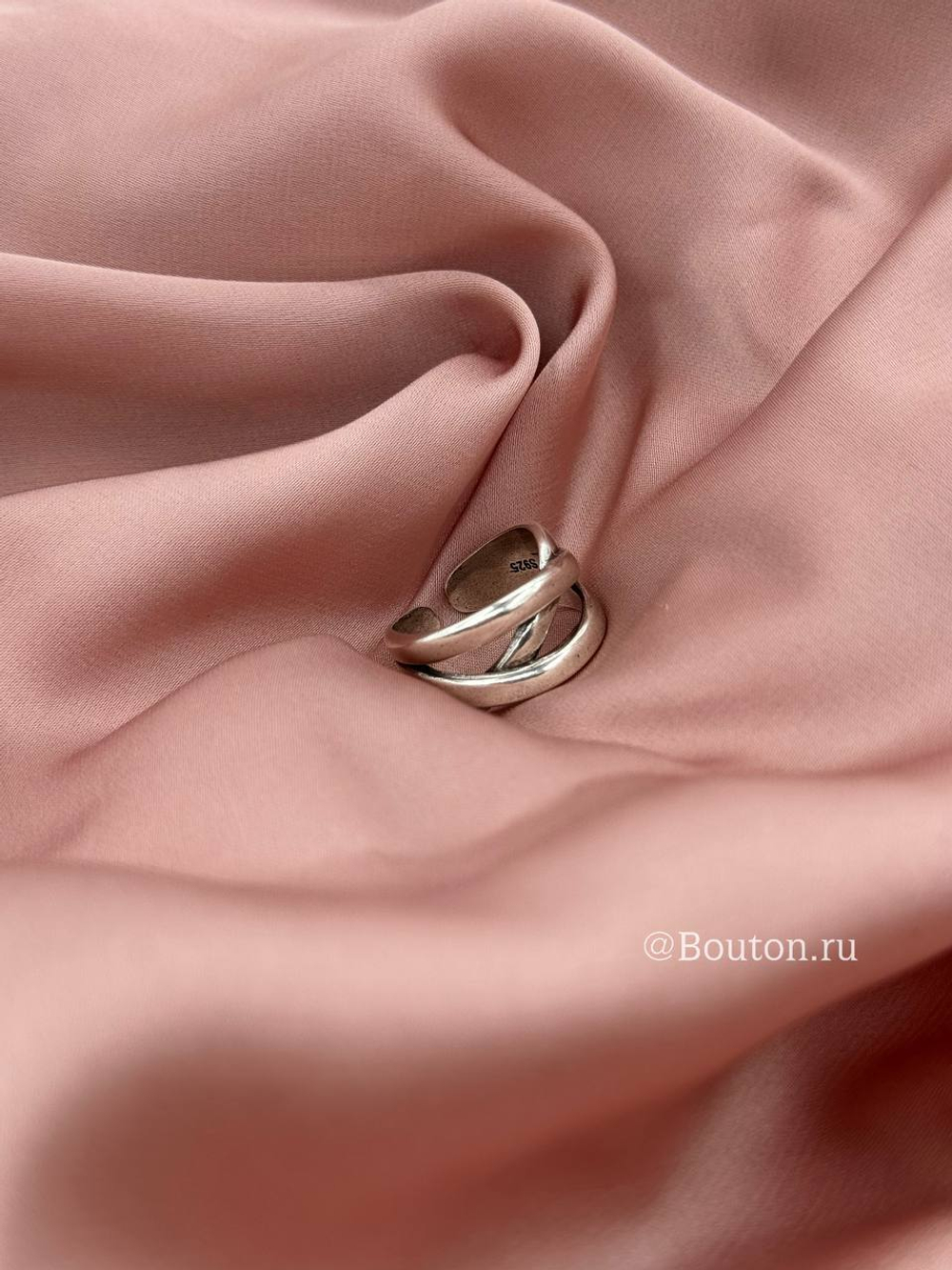 Кольцо многослойное серебристое