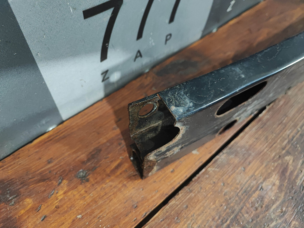 Усилитель заднего бампера Toyota RAV4 IV (XA40) 12-19 Б/У Оригинал 5217142030