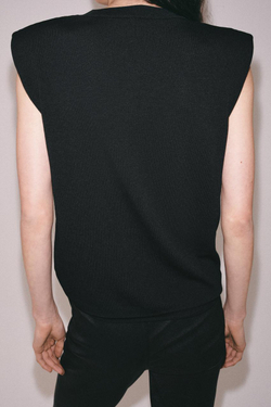 ZARA ТРИКОТАЖНЫЙ ТОП С ПОДПЛЕЧНИКАМИ, ЧЕРНЫЙ