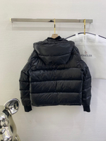 Пуховик Moncler