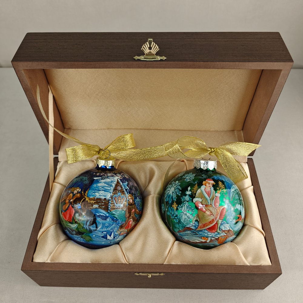 Набор новогодних шаров с ручной росписью "Снежная королева" и "По-щучьему веленью" в футляре