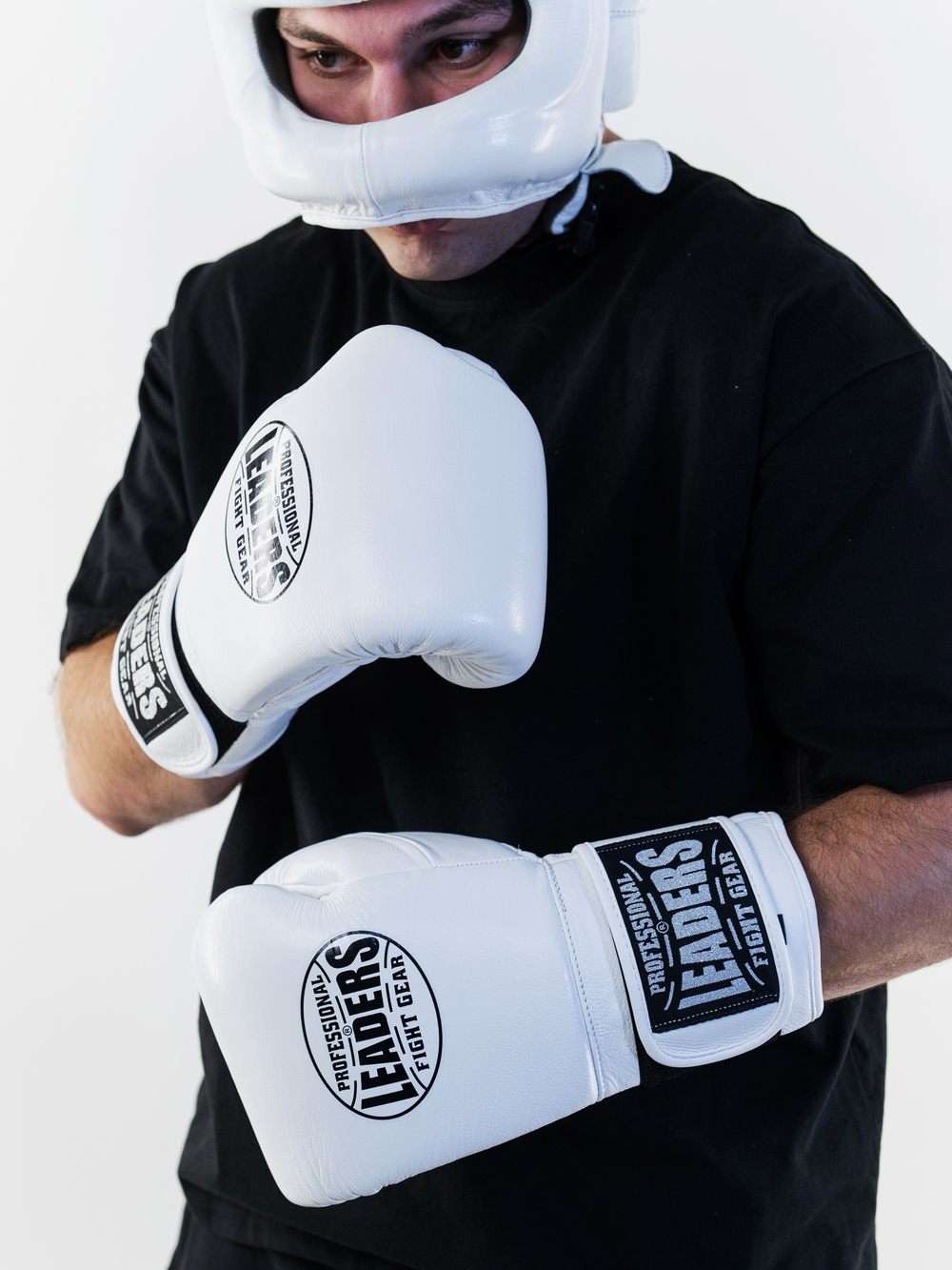 Перчатки боксерские  LEADERS LS 2 WH бел.