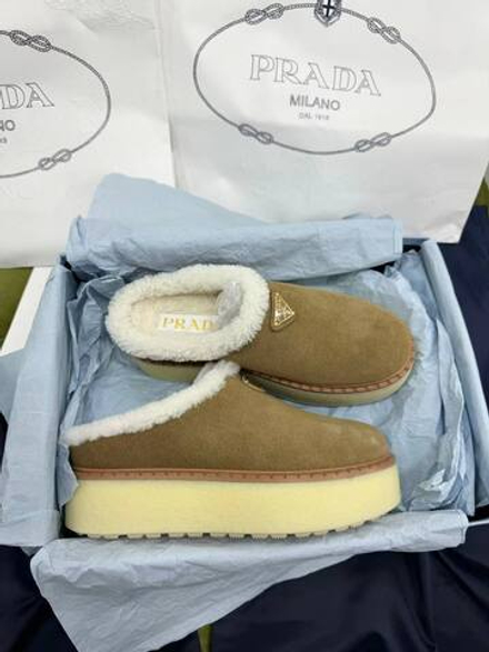 Мюли Prada Mule женские замшевые с мехом в коричневом цвете