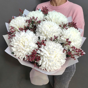 Букет из 7 одноголовых хризантем сорта "Антонов" и лимониумом