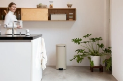 Brabantia Контейнер для мусора NewIcon, 30 л, мягкий бежевый