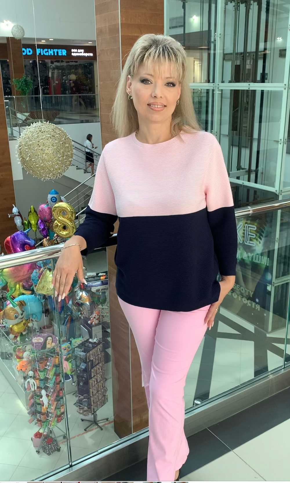 Джемпер комбинированной расцветки с розовым верхом