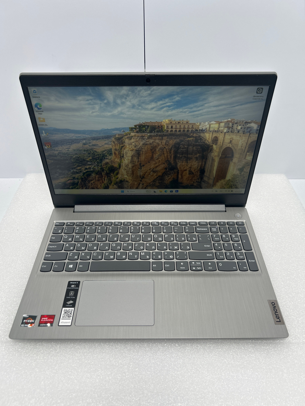 Ноутбук Lenovo IdeaPad 3 15ARE05 (81W40036RK) 15.6"/AMD Ryzen 3 4300U/RAM 8GB/SSD 512GB/AMD Radeon Graphics/1920*1080/IPS/DOS/Подсветка кл-ры: нет/серебристый. Состояние: Уценка/дефект корпуса