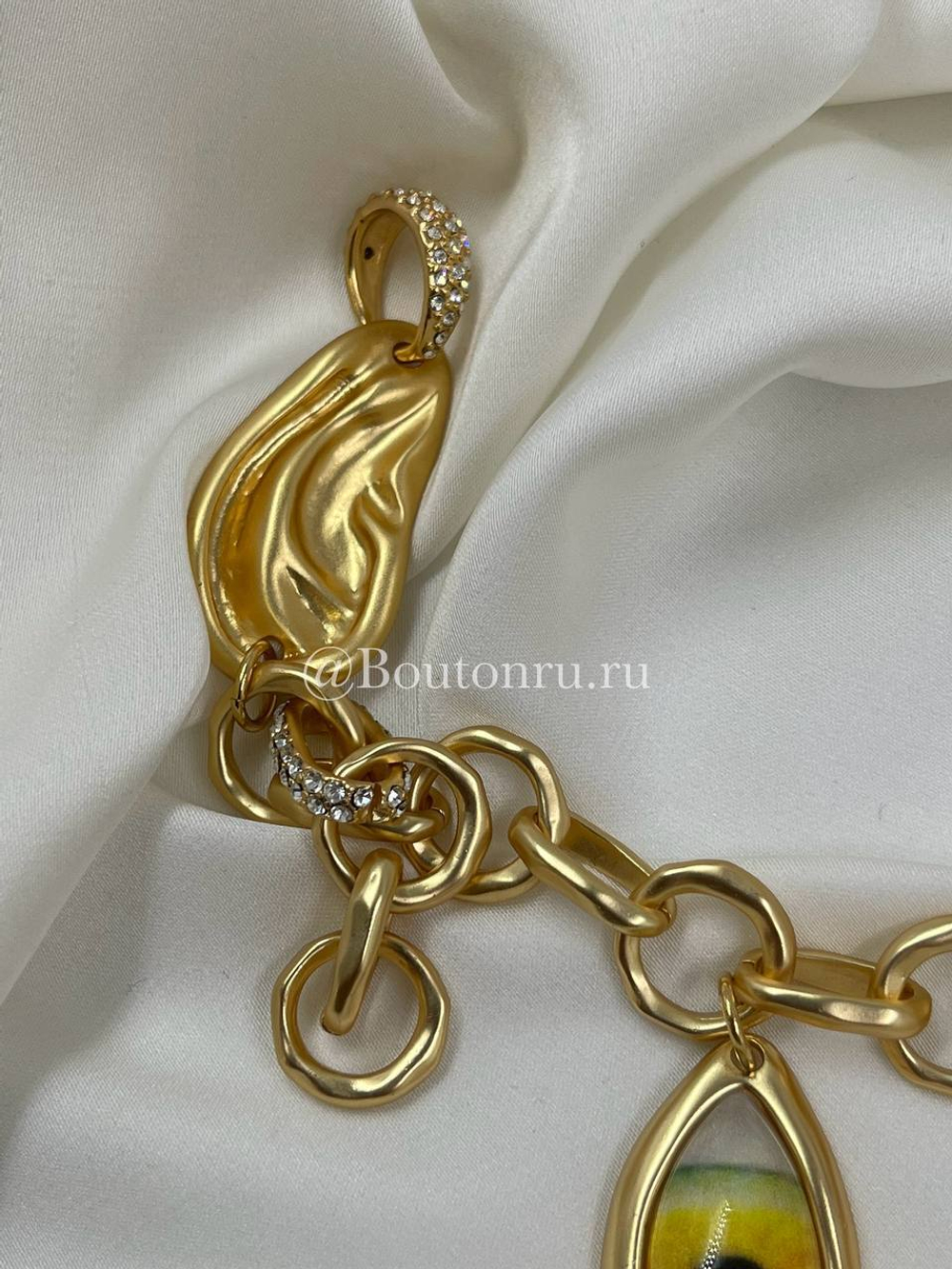 Браслет Скиап. с подвесками матовое золото