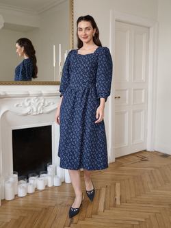 Платье с вырезом-сердечко