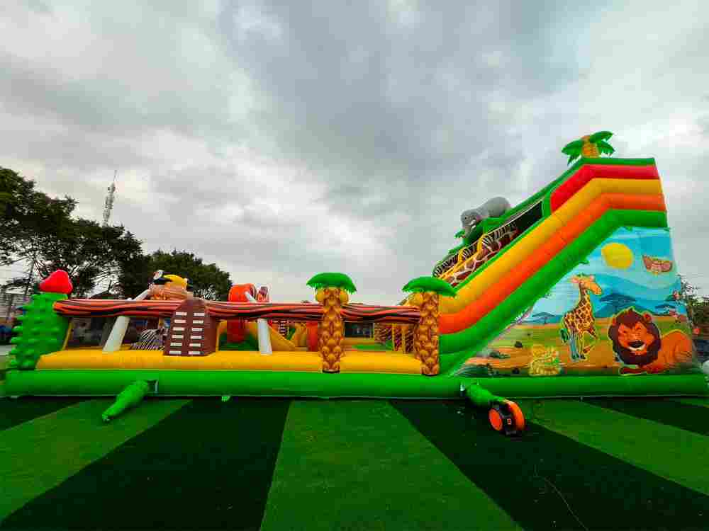 Коммерческий надувной батут «Сафари Ультра», 15*10*7,5 м