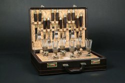 Подарочный набор "Охотничье застолье" в кейсе (6 лафитников, 12 приборов)