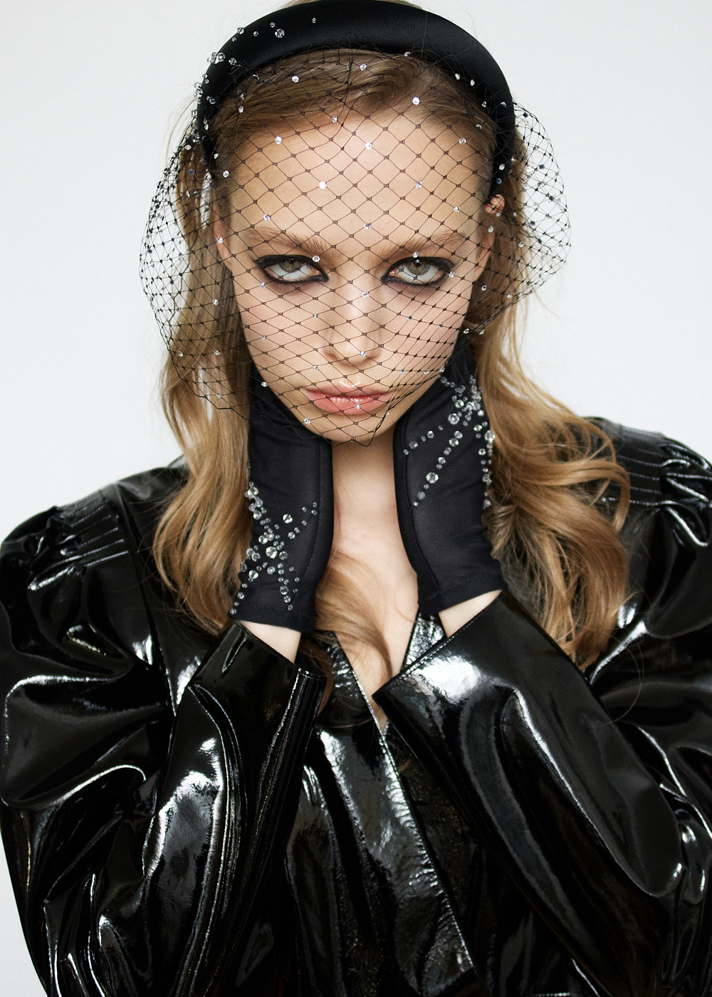 Вуаль черная с белыми камнями